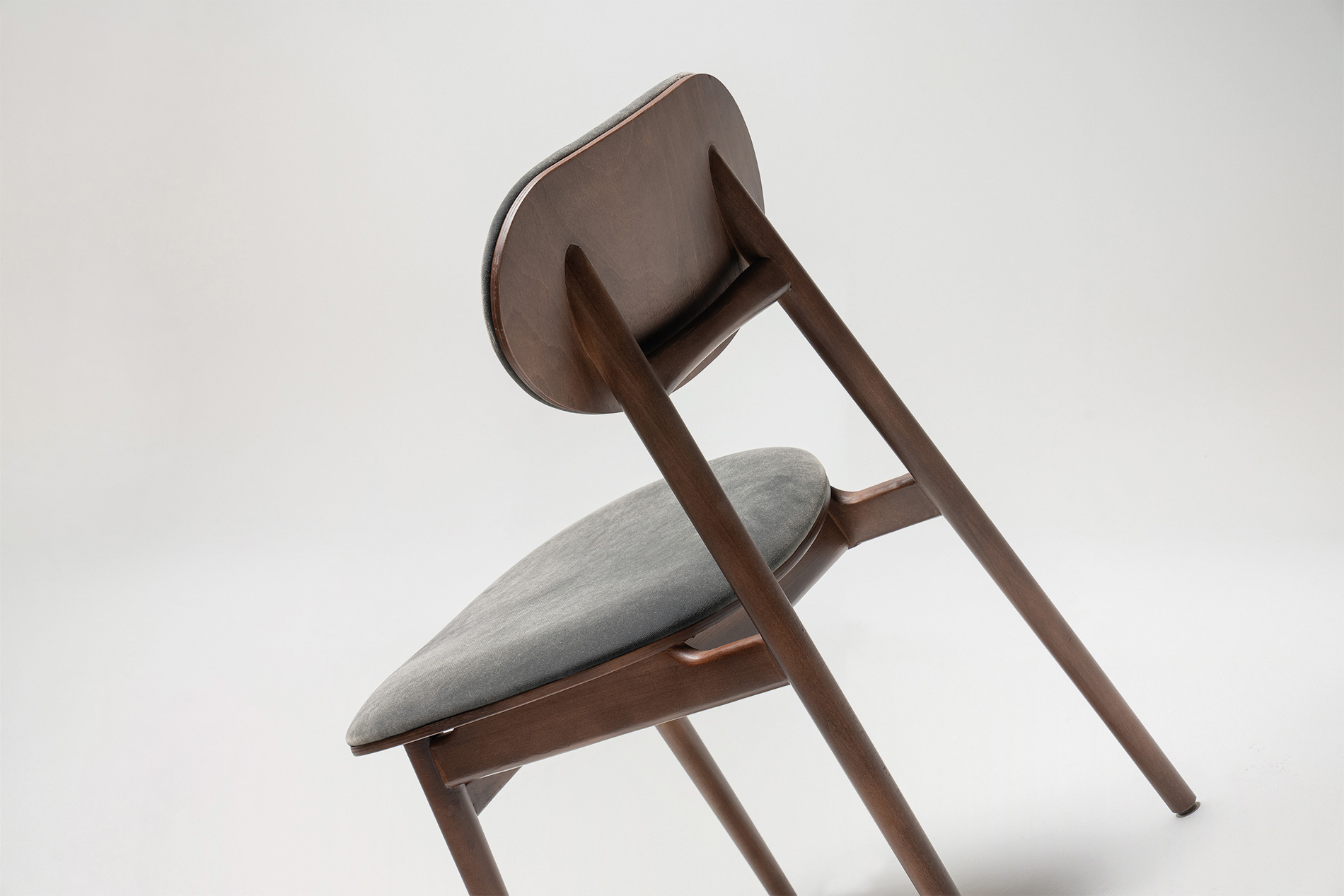 Zoe chair is an elegant perspective on the timeless wooden chair which is referencing the values of forwardthinking craftsmanship.ZOE KOLSUZ SANDALYE
