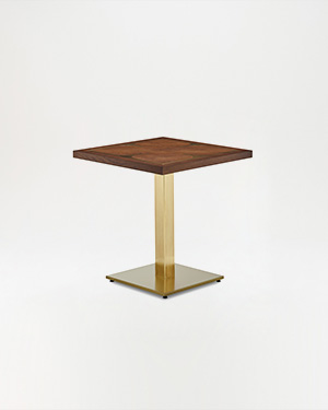 The Cervia Table balances industrial and natural elements effortlessly.CERVIA TABLO