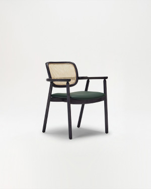 The Clara Armchair is a blend of classic elegance and modern comfort.CLARA KOLTUK HAZERANLI