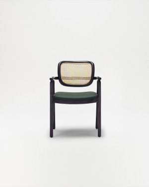 The Clara Armchair is a blend of classic elegance and modern comfort.CLARA KOLTUK HAZERANLI