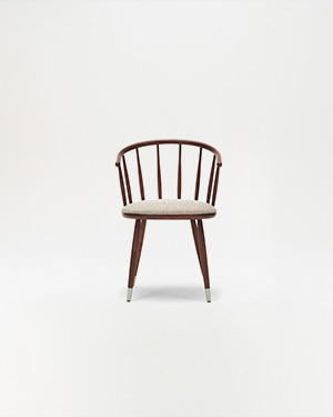 Elegantly designed, the Gan Chair exudes timeless charm with its classic and refined ashwood construction.GAN KOLTUK