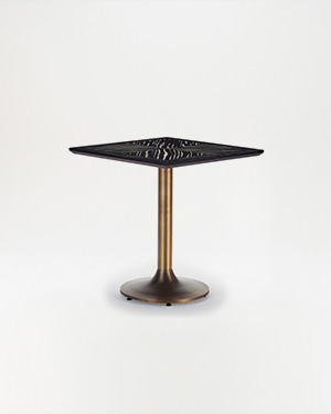 The Acebo Table exudes exotic allure. ACEBO TABLOSU