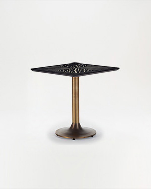 The Acebo Table exudes exotic allure. ACEBO TABLOSU