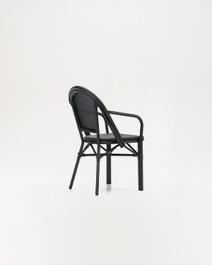 Embrace aluminum's sleek charm in this comfortable and stylish armchair.BALİ KOLTUK