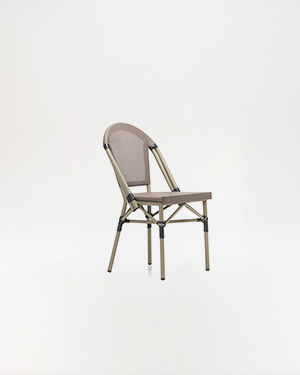 Crafted with aluminum, this chair echoes modern elegance and offers enduring comfort.BALİ SANDALYE