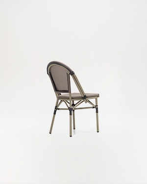 Crafted with aluminum, this chair echoes modern elegance and offers enduring comfort.BALİ SANDALYE