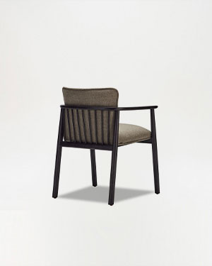 The Carolina Chair, crafted from premium ashwood, harmonizes with nature's elegance.CAROLINA KOLTUK