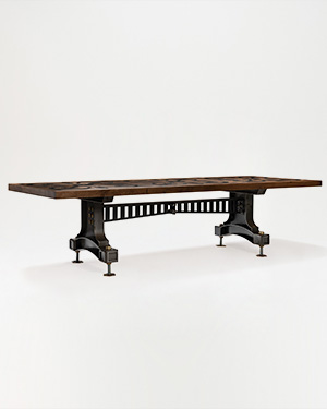 Crafted with precision, the Pau Table is a striking blend of industrial elegance.PAÜ TABLOSU