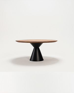 Striking and bold, the Punta Table features a metal base crowned with a solid walnut top.PUNTA MASA